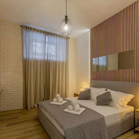 Imperium House - Con Giardino Privato, 3 Minuti Da Metro Piazza Bologna, A-c, * Rzym