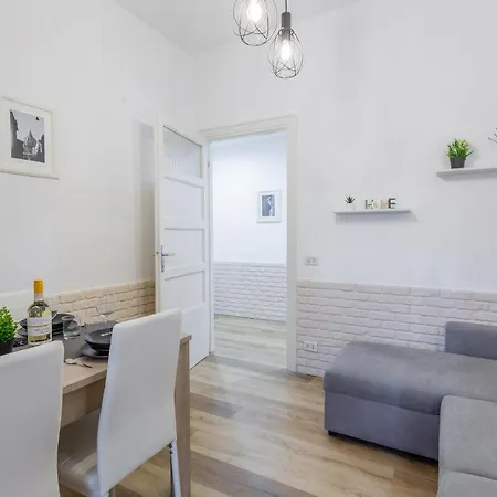 Imperium House - Con Giardino Privato, 3 Minuti Da Metro Piazza Bologna, A-c, Apartment Rome