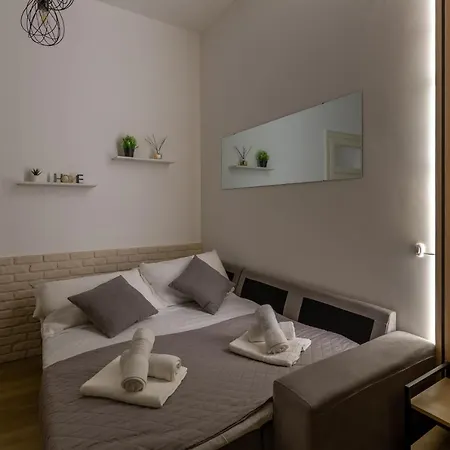 Imperium House - Con Giardino Privato, 3 Minuti Da Metro Piazza Bologna, A-c, Rome