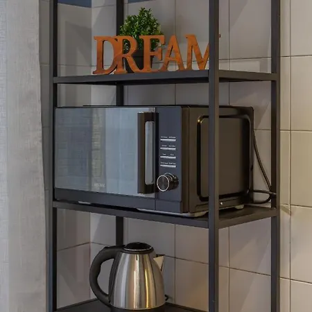 Apartment Imperium House - Con Giardino Privato, 3 Minuti Da Metro Piazza Bologna, A-c, Rome