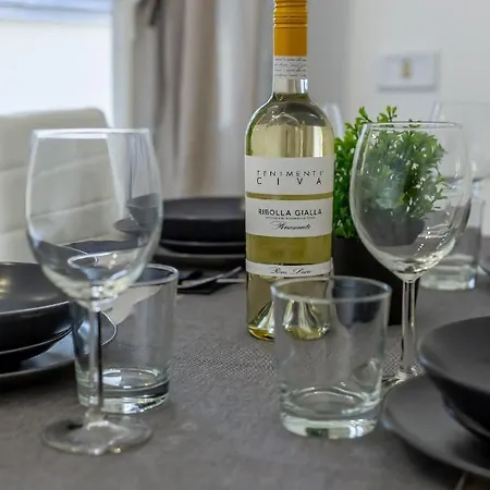 Imperium House - Con Giardino Privato, 3 Minuti Da Metro Piazza Bologna, A-c, Apartment Rome