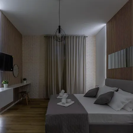 Imperium House - Con Giardino Privato, 3 Minuti Da Metro Piazza Bologna, A-c, *