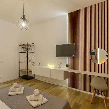 Imperium House - Con Giardino Privato, 3 Minuti Da Metro Piazza Bologna, A-c, *