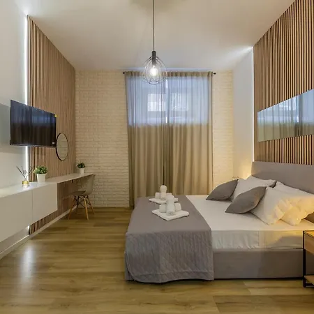 Imperium House - Con Giardino Privato, 3 Minuti Da Metro Piazza Bologna, A-c, Apartment *